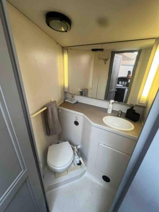 Yacht "X" - 44 Foot Modern Yacht On 5 Star Ocean Village Marina - Minutes Away From City Centre And Cruise Terminals, Free Parking ,Spa Package Available! Southampton Ngoại thất bức ảnh