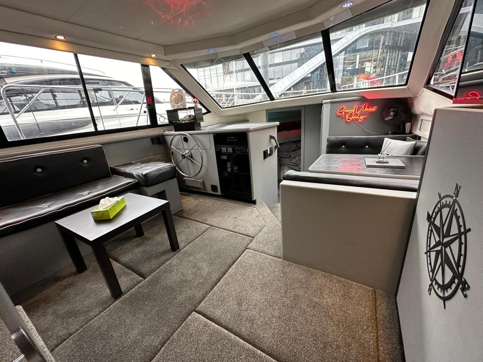 Yacht "X" - 44 Foot Modern Yacht On 5 Star Ocean Village Marina - Minutes Away From City Centre And Cruise Terminals, Free Parking ,Spa Package Available! Southampton Ngoại thất bức ảnh