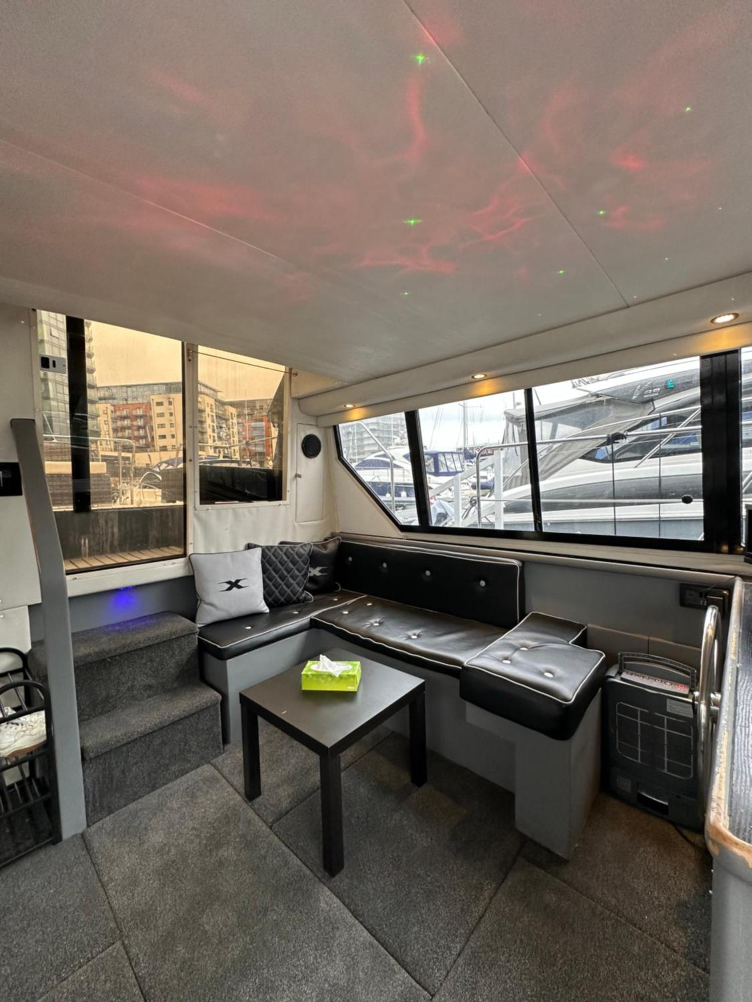 Yacht "X" - 44 Foot Modern Yacht On 5 Star Ocean Village Marina - Minutes Away From City Centre And Cruise Terminals, Free Parking ,Spa Package Available! Southampton Ngoại thất bức ảnh