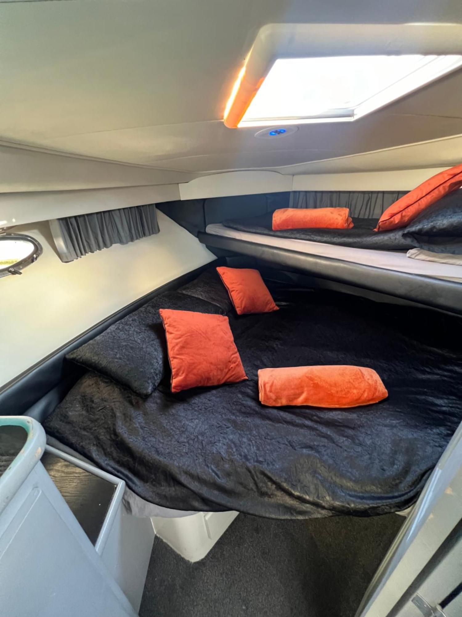 Yacht "X" - 44 Foot Modern Yacht On 5 Star Ocean Village Marina - Minutes Away From City Centre And Cruise Terminals, Free Parking ,Spa Package Available! Southampton Ngoại thất bức ảnh
