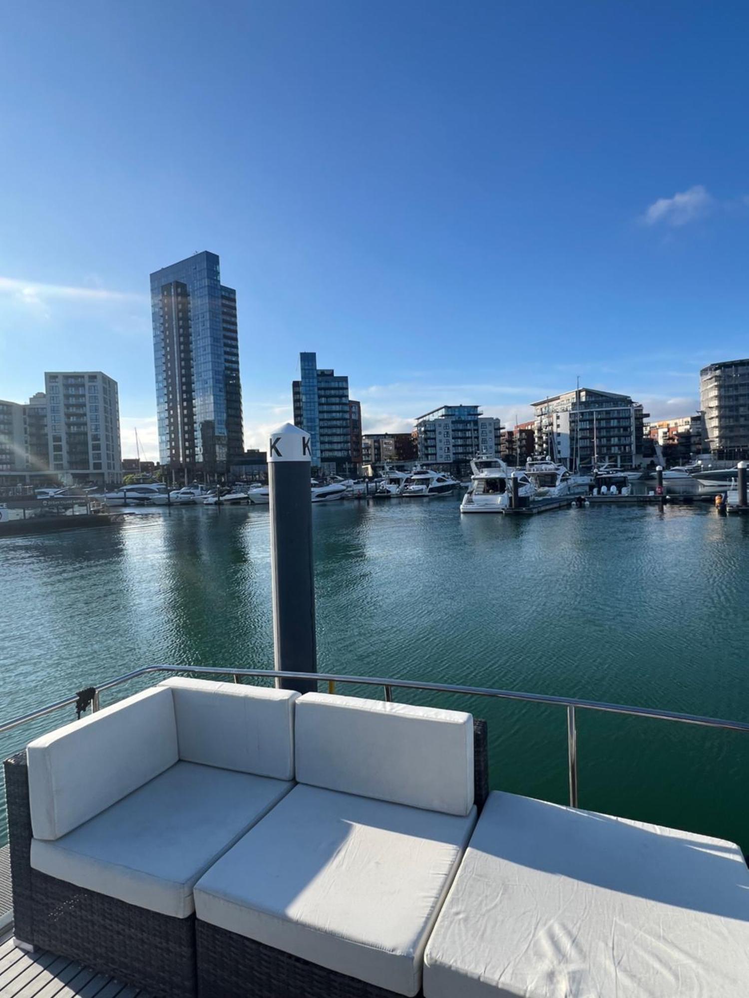 Yacht "X" - 44 Foot Modern Yacht On 5 Star Ocean Village Marina - Minutes Away From City Centre And Cruise Terminals, Free Parking ,Spa Package Available! Southampton Ngoại thất bức ảnh